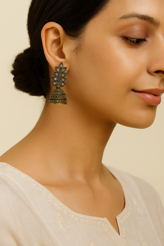 Antique Gold Elegance – Crystal Accent Drop Earrings