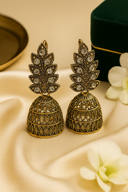 Antique Gold Elegance – Crystal Accent Drop Earrings